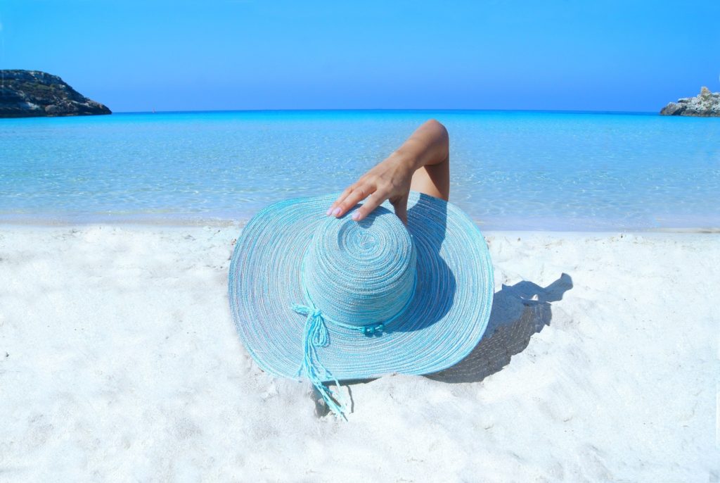 Genius passive income ideas to help you make money while lying on the beach!