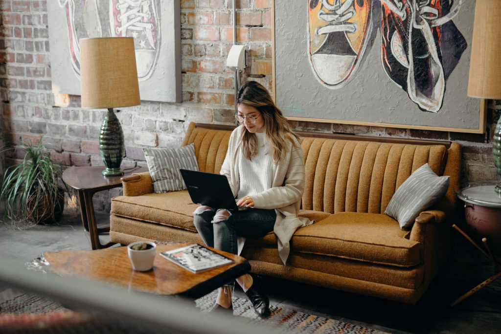 Is a real estate agent side hustle right for you? Check out our pros and cons and decide for yourself! #realtorlife, real estate agent, part-time real estate agent, new real estate agent