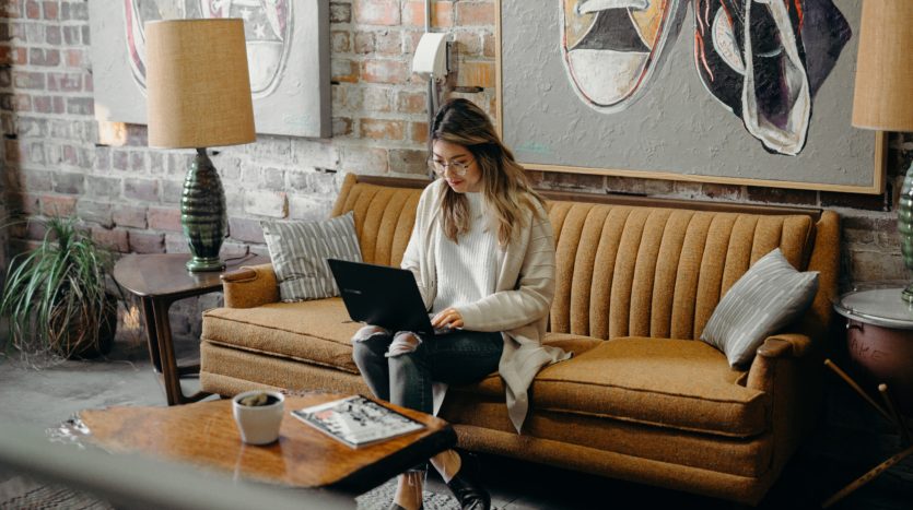 Is a real estate agent side hustle right for you? Check out our pros and cons and decide for yourself! #realtorlife, real estate agent, part-time real estate agent, new real estate agent