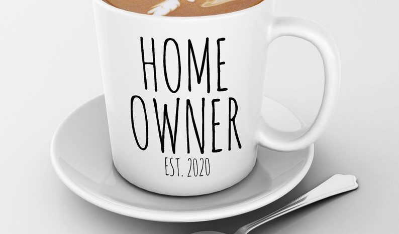 Holiday gifts for real estate clients: coffee mugs