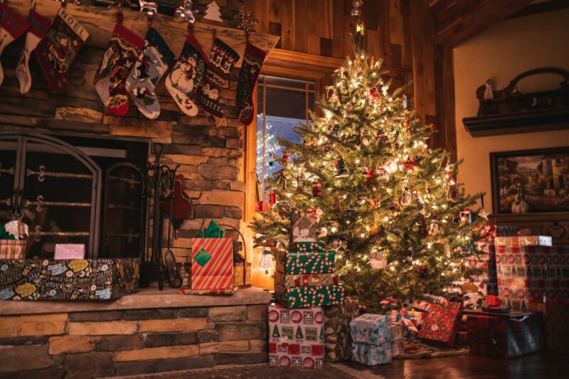 Expand your reach, nurture your relationships, and win new buyer and seller leads with these real estate marketing ideas for Christmas!